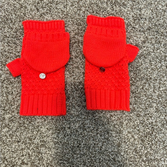 Women’s under armor Mittens. These are a bright pink/salmon color - Picture 1 of 2